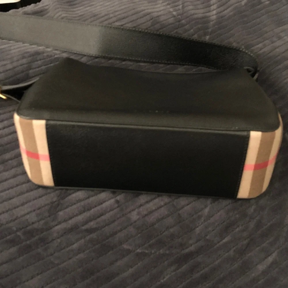 Burberry Helmsley Black Belt Bag with Gold Details - Picture 4 of 10